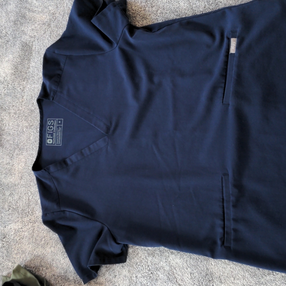Figs Women's M top